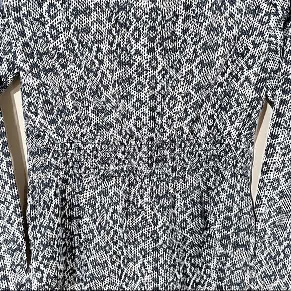 NWT Michael Kors Snakeskin Animal Geometric Print Peplum Top size P - Picture 5 of 8